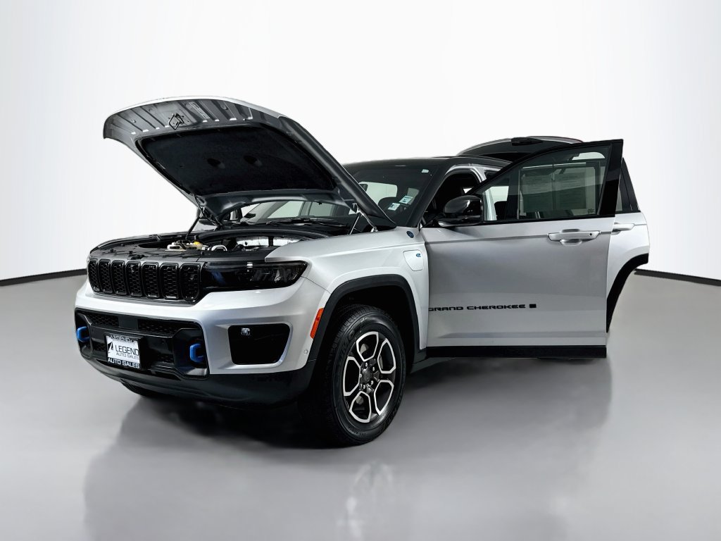 Used 2023 Jeep Grand Cherokee Trailhawk w/ Advanced Protech Group II AWD/4WD image 33