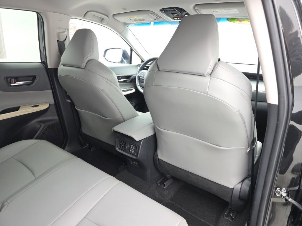 Used 2024 Toyota Venza XLE image 45