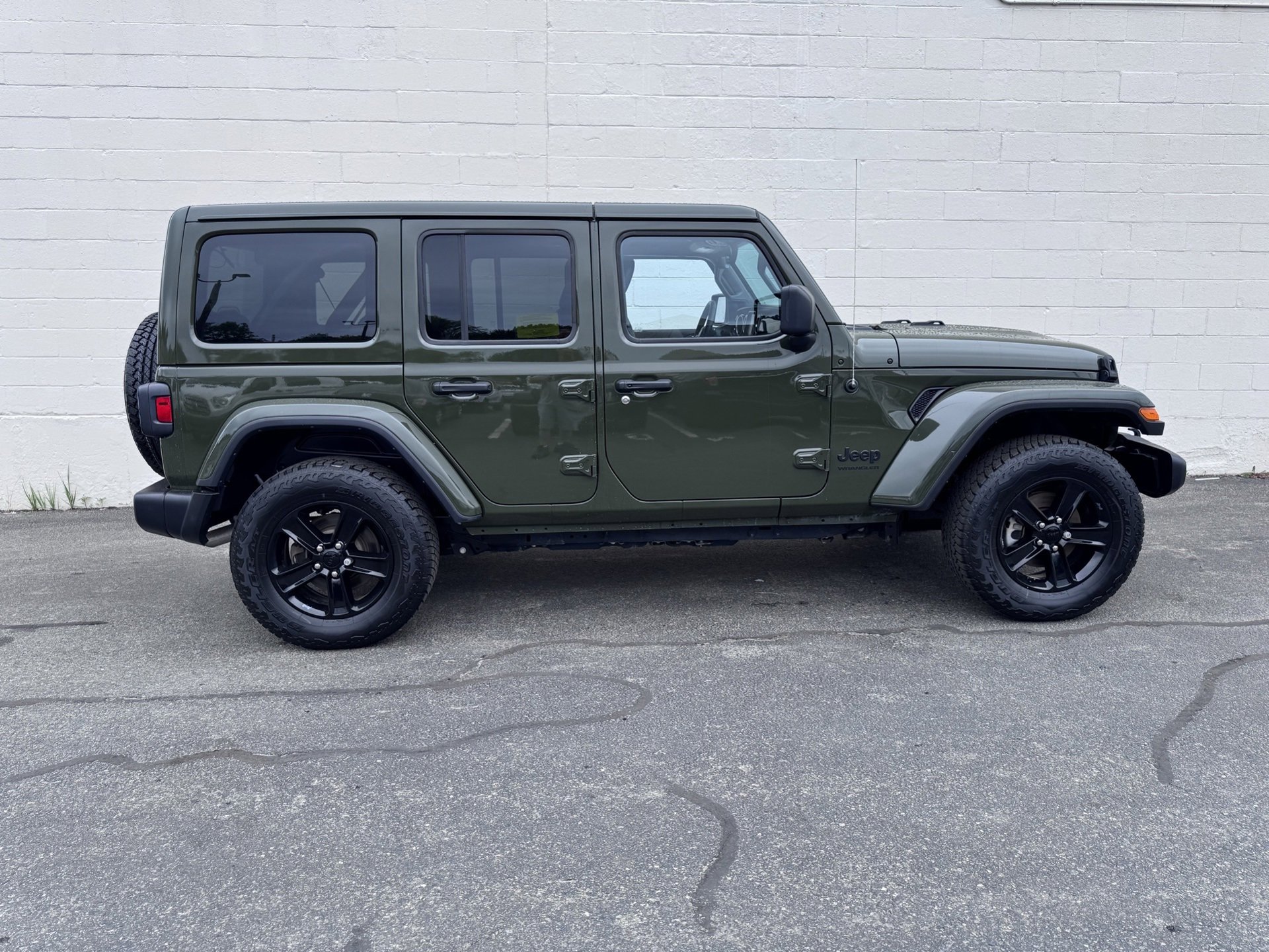 Used 2023 Jeep Wrangler Altitude image 5