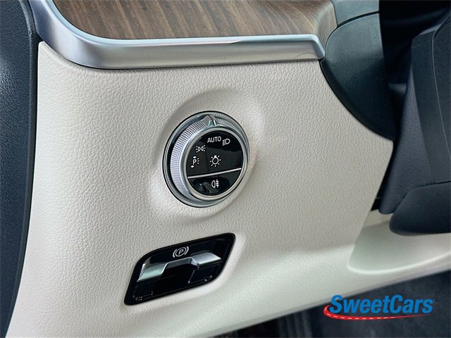 Used 2024 Mercedes-Benz C 300 4MATIC Sedan image 22