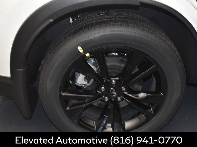 Certified 2025 INFINITI QX60 Luxe w/ Black Edition AWD/4WD image 5