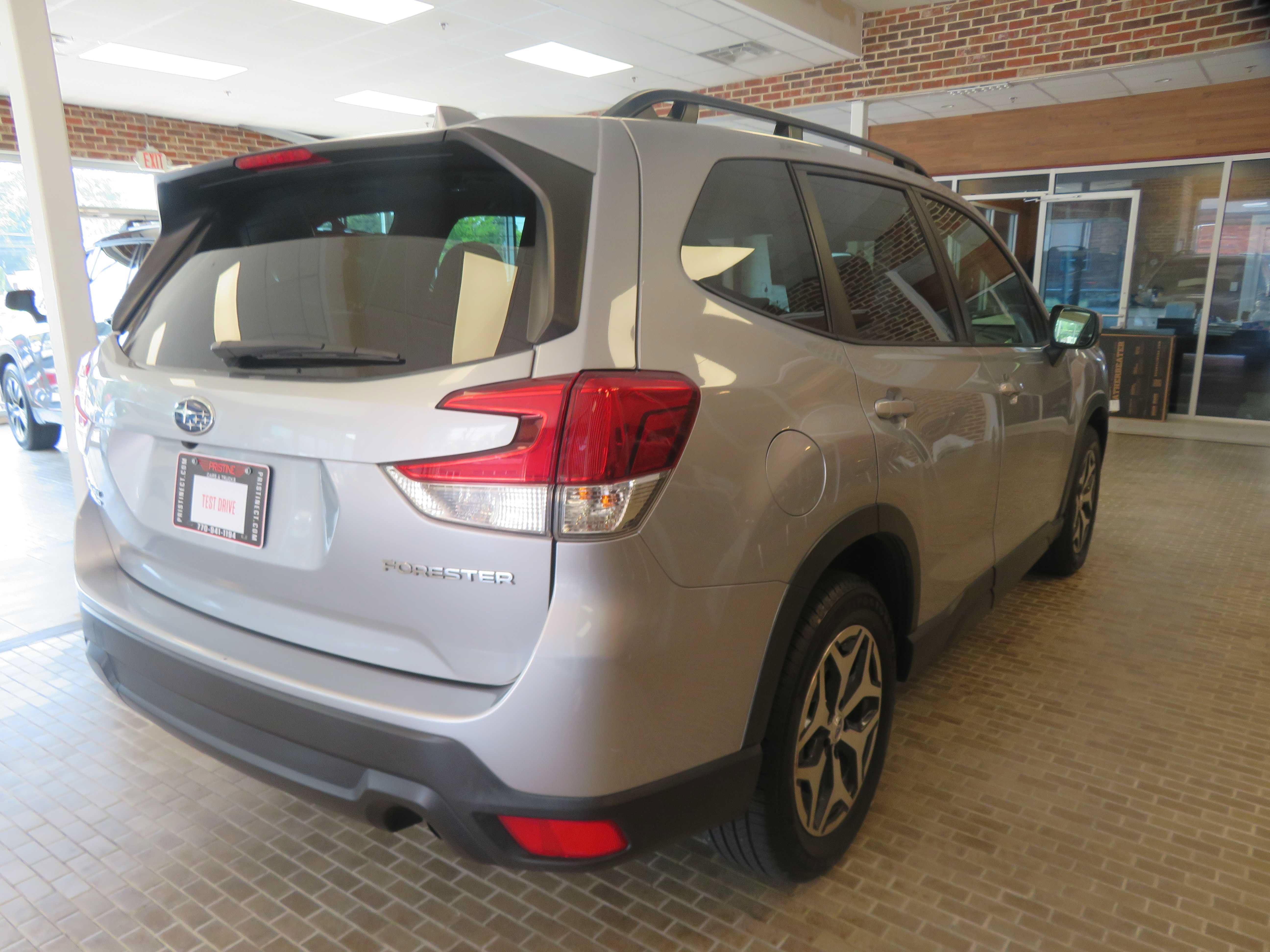 Used 2023 Subaru Forester Premium AWD/4WD image 4