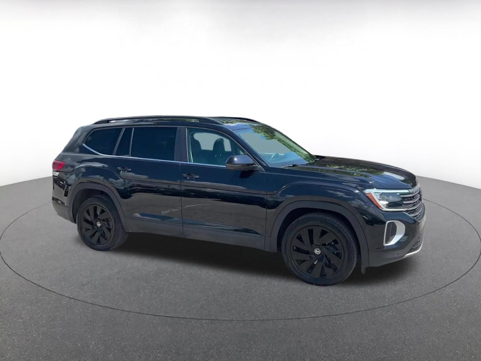Used 2026 Volkswagen Atlas SE FWD image 2