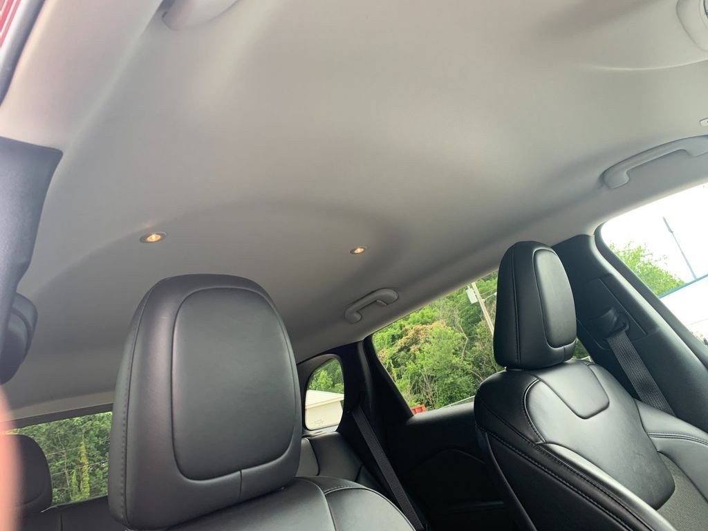 Used 2019 Jeep Cherokee Latitude Plus AWD/4WD image 18