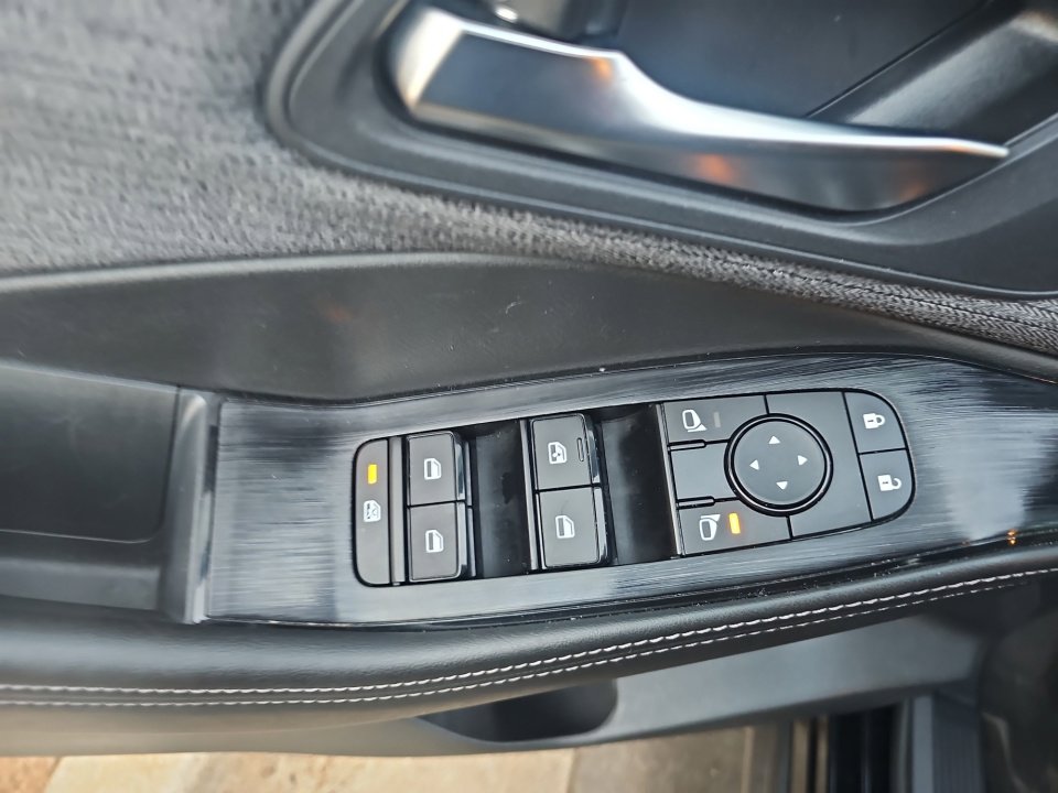 Used 2023 Nissan Rogue SV image 36