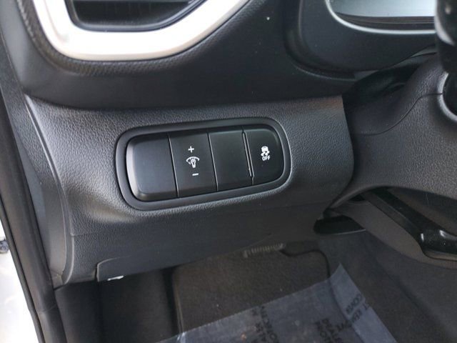 Used 2023 Hyundai Venue SE image 17