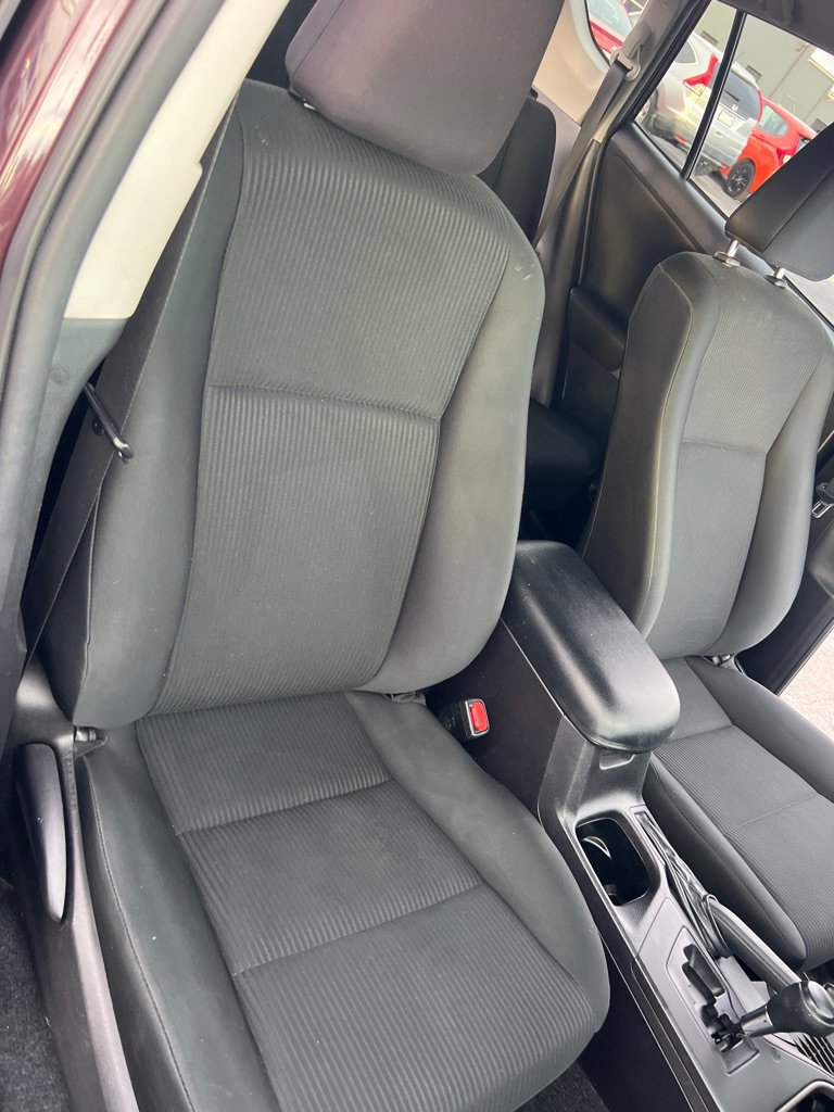 Used 2018 Toyota RAV4 LE image 21