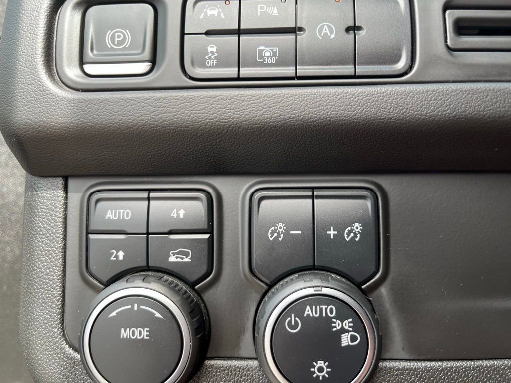 Used 2023 Chevrolet Tahoe LT w/ Luxury Package AWD/4WD image 19