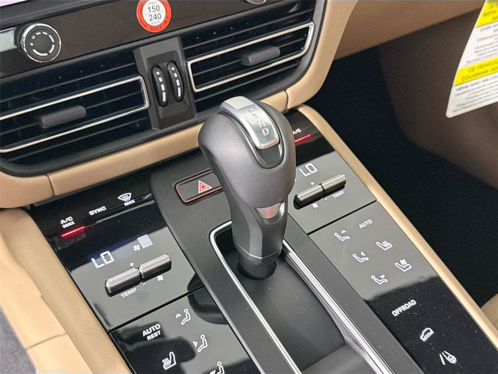 Certified 2026 Porsche Macan Turbo AWD/4WD image 34