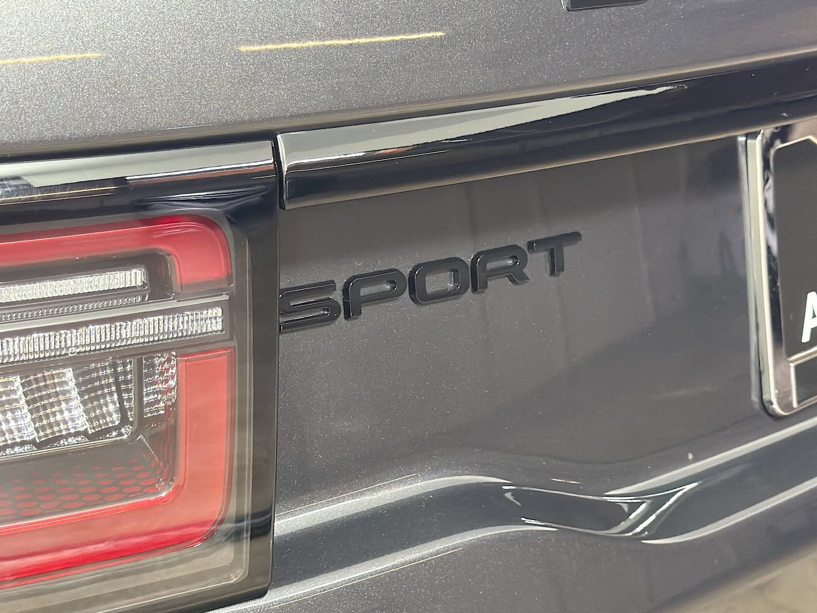 Certified 2025 Land Rover Discovery Sport Dynamic SE AWD/4WD image 30