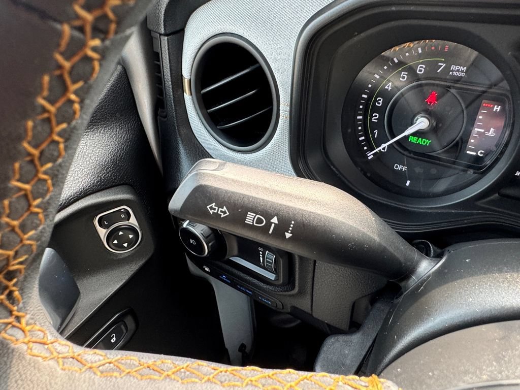 Used 2024 Jeep Wrangler Unlimited AWD/4WD image 32