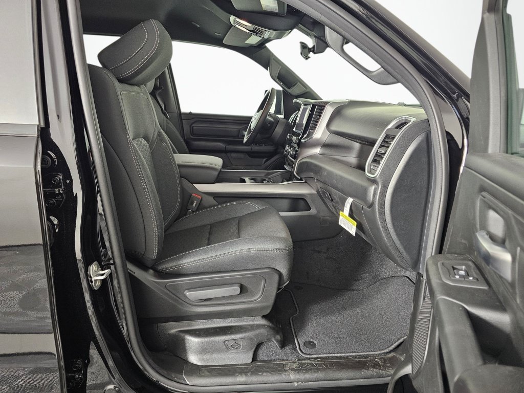 New 2026 RAM 1500 Express AWD/4WD image 37