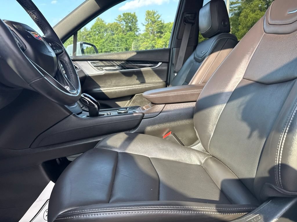 Used 2023 Cadillac XT6 Premium Luxury w/ Technology Package AWD/4WD image 17