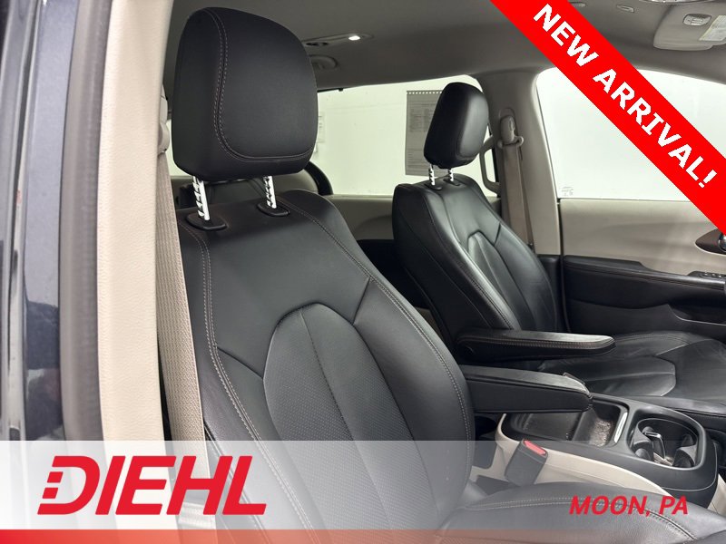 Used 2019 Chrysler Pacifica Touring-L w/ Advanced Safetytec Group image 15