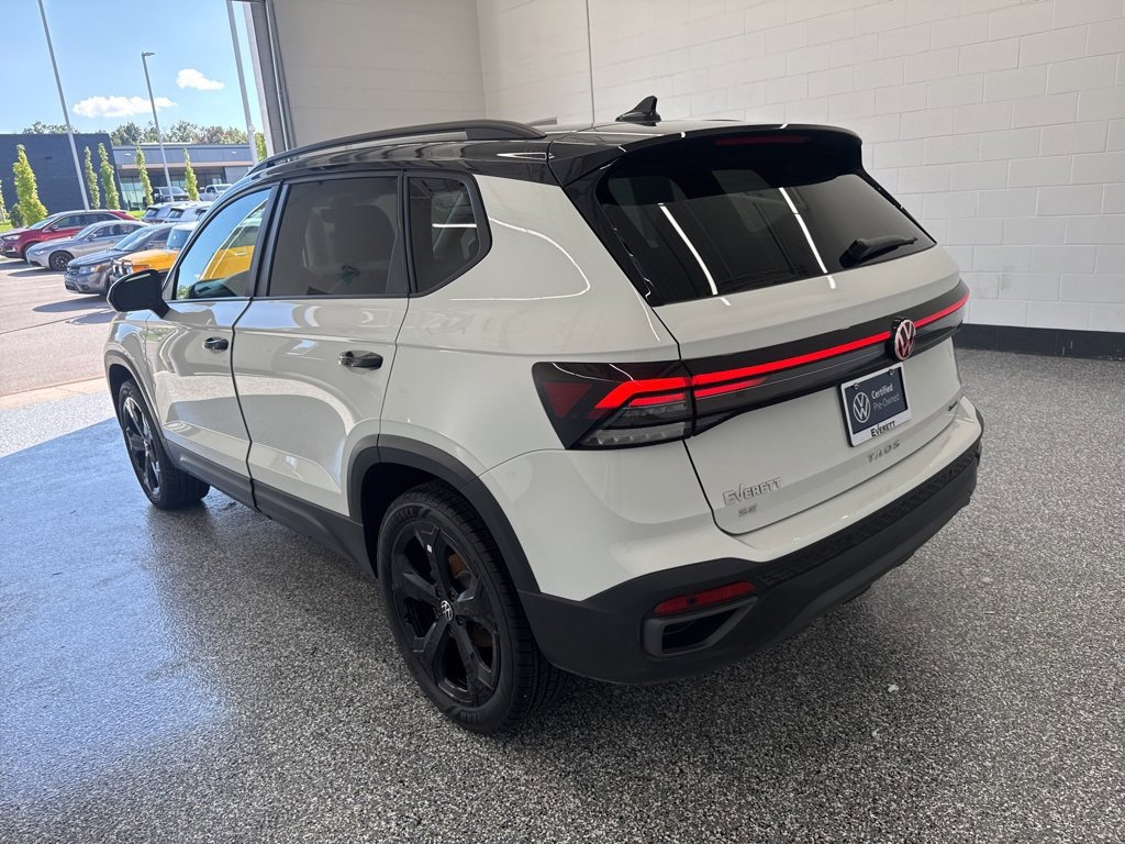 Certified 2025 Volkswagen Taos SE image 2