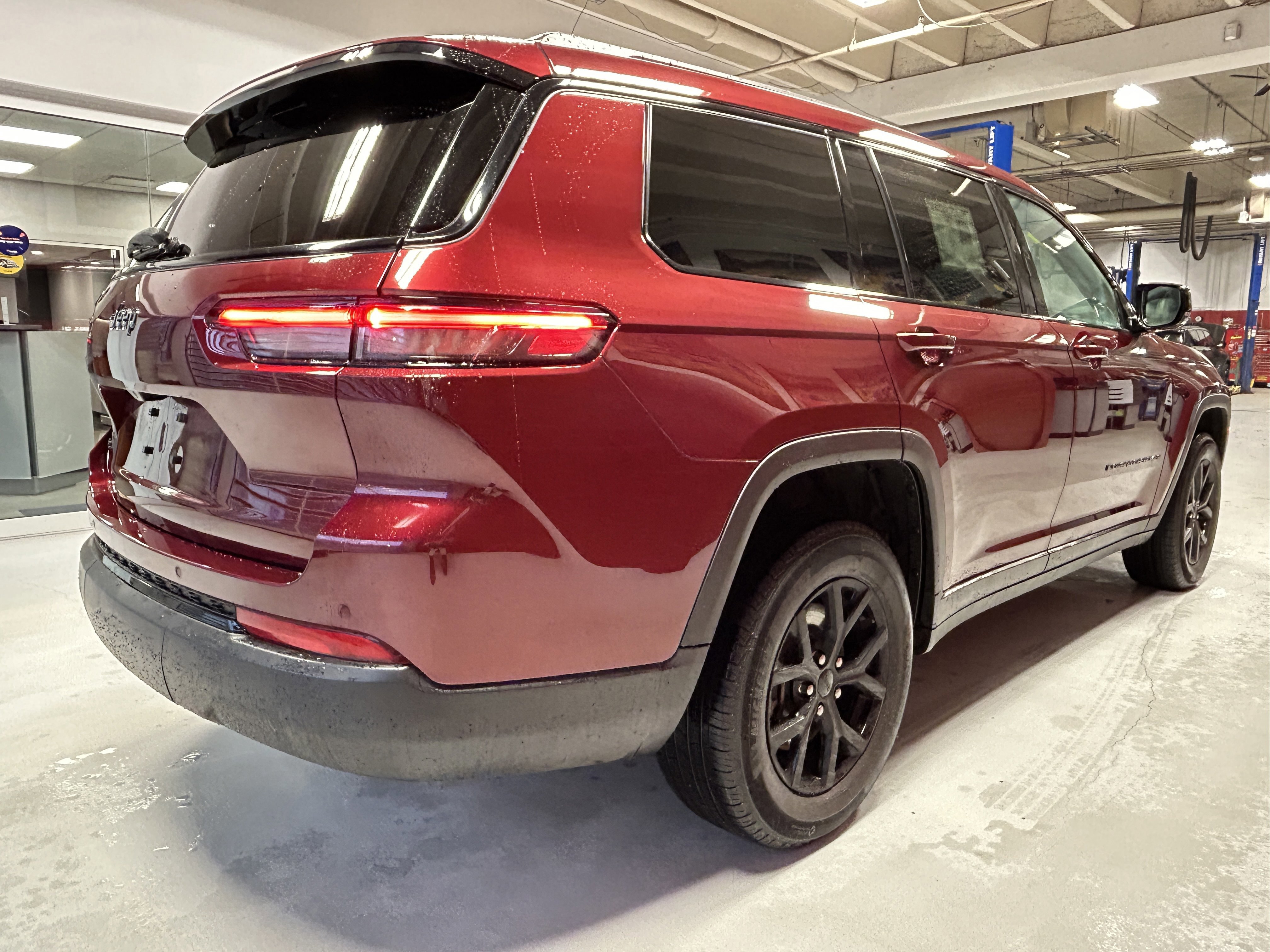 Certified 2025 Jeep Grand Cherokee L Laredo AWD/4WD image 16