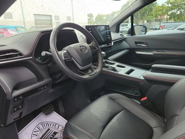Used 2024 Toyota Sienna XSE FWD image 9