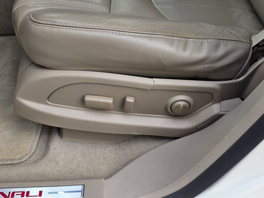 Used 2015 GMC Acadia Denali FWD image 19
