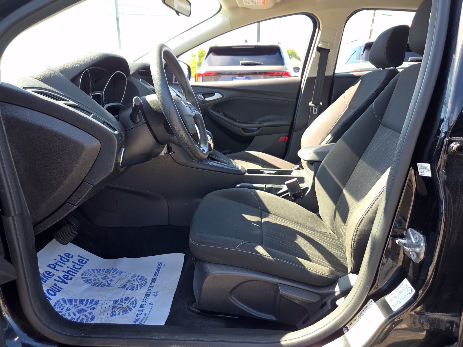 Used 2018 Ford Focus SE w/ SE Appearance Package FWD image 14