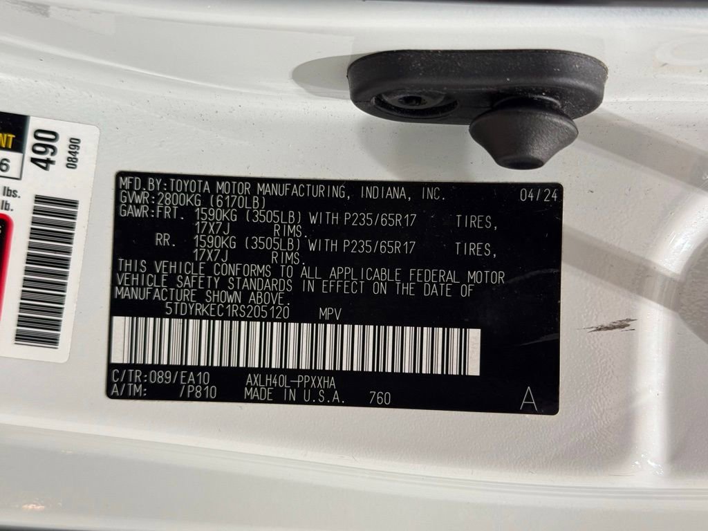 Certified 2024 Toyota Sienna XLE image 33