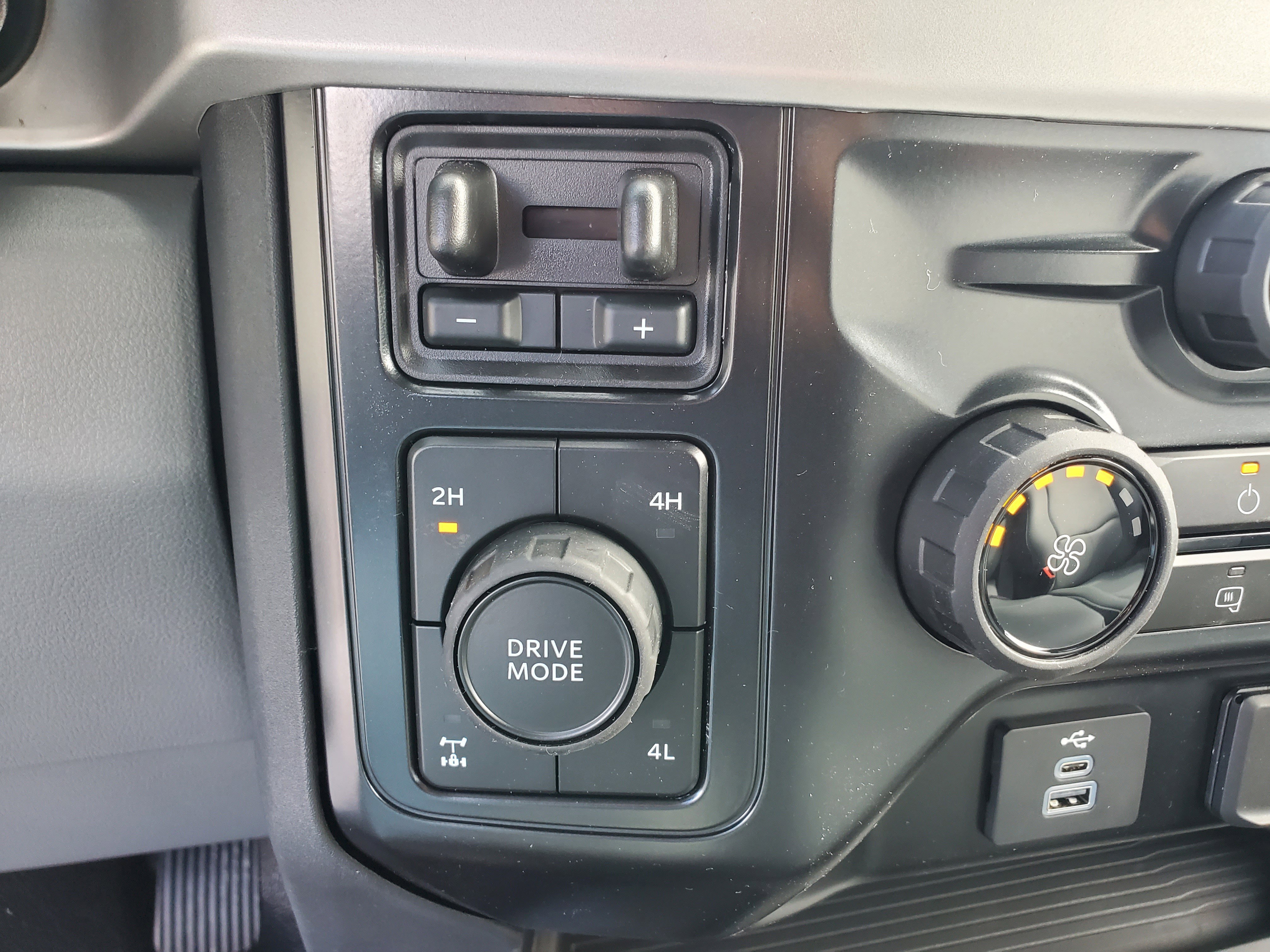 New 2026 Ford F250 XL w/ XL Chrome Package image 19