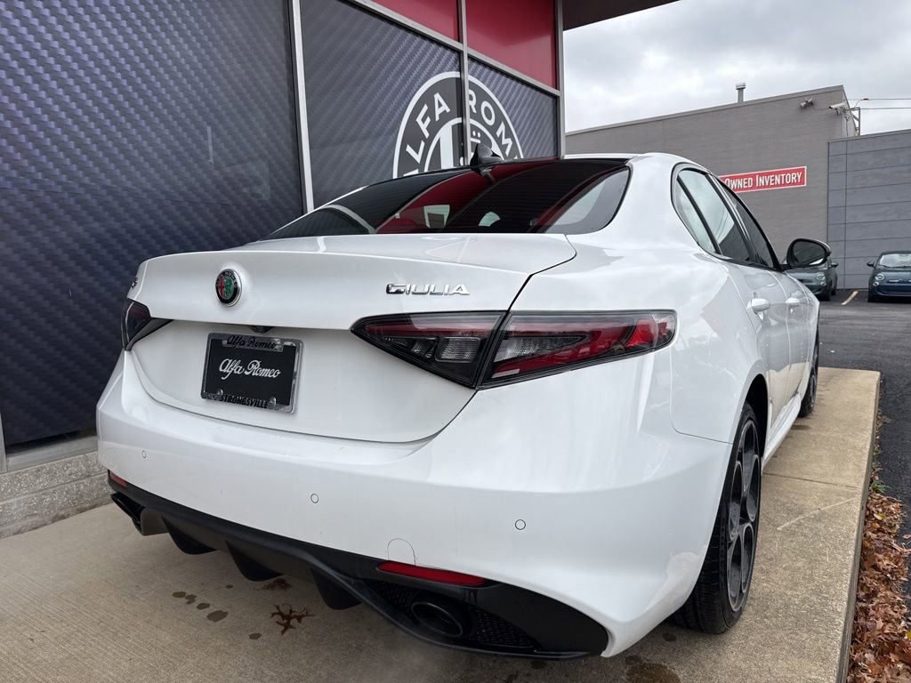 New 2025 Alfa Romeo Giulia AWD image 3