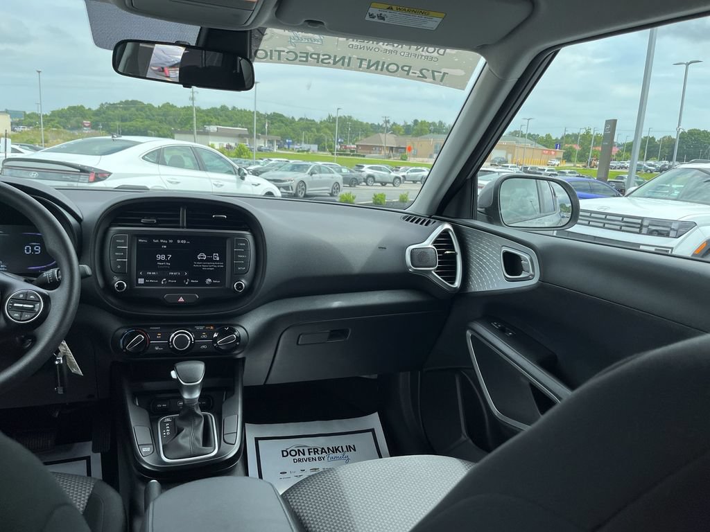 Certified 2025 Kia Soul LX w/ LX Technology Package FWD image 11