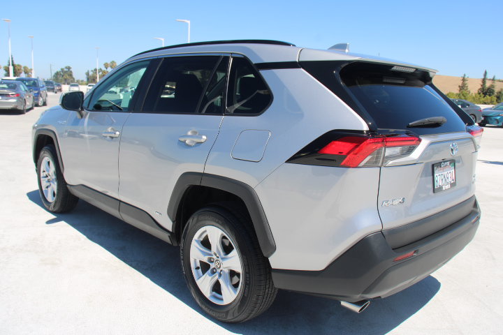 Certified 2021 Toyota RAV4 XLE w/ Convenience Package AWD/4WD image 5