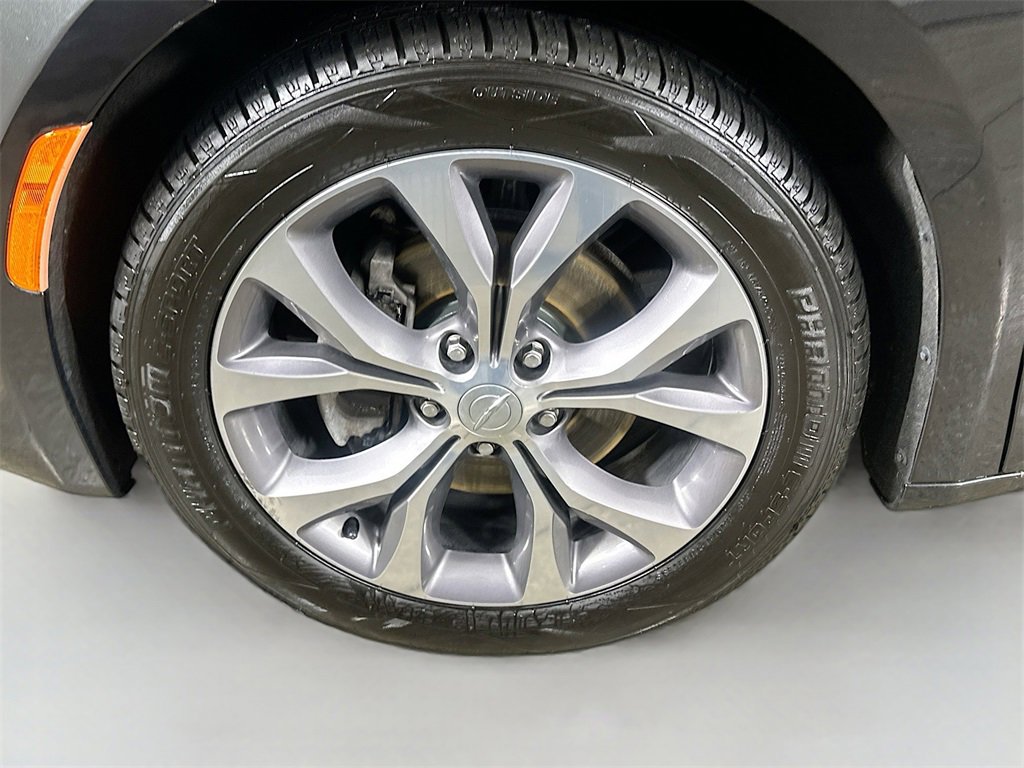 Used 2020 Chrysler Pacifica Limited w/ Tire & Wheel Group image 15