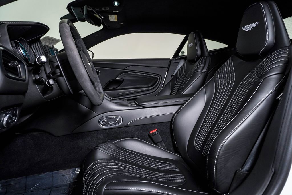 Used 2021 Aston Martin DB11 Coupe image 20