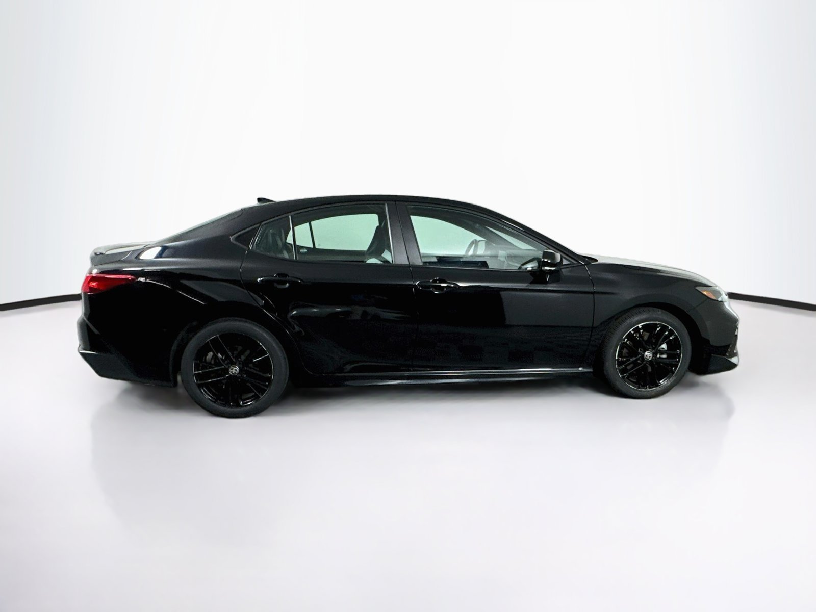 Used 2025 Toyota Camry SE FWD image 8