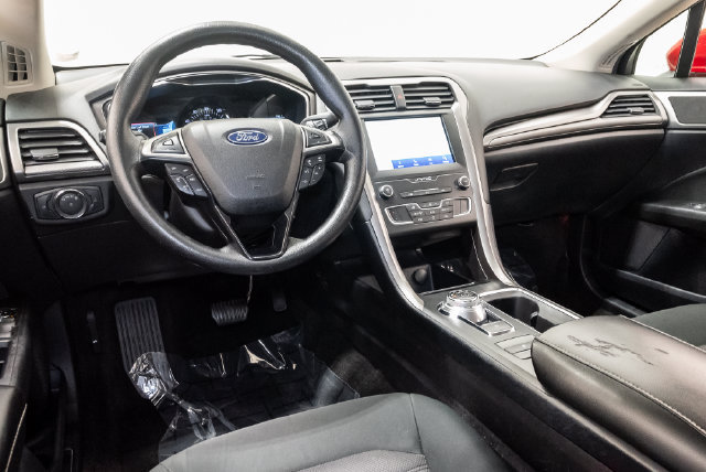 Used 2020 Ford Fusion SE FWD image 7