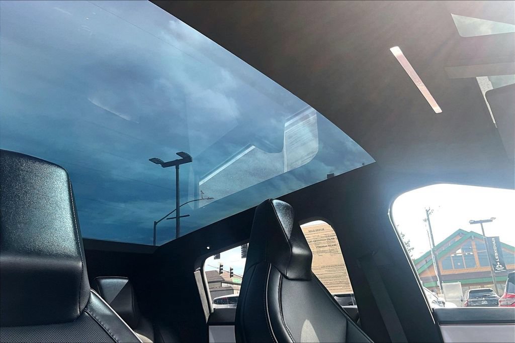 Used 2024 Tesla Cybertruck AWD Crew Cab image 22