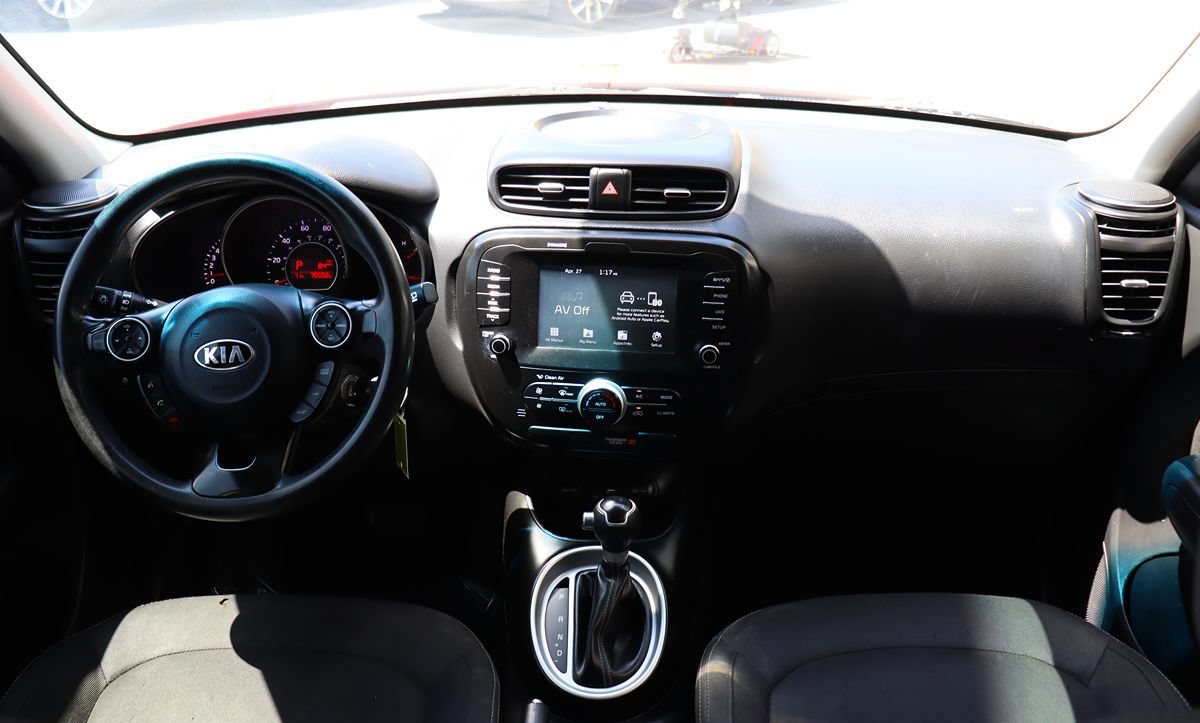Used 2018 Kia Soul + FWD image 32