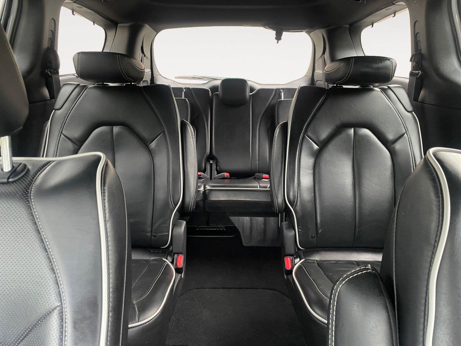 Used 2025 Chrysler Pacifica Limited FWD image 13