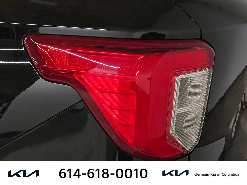 Used 2023 Ford Explorer XLT image 16