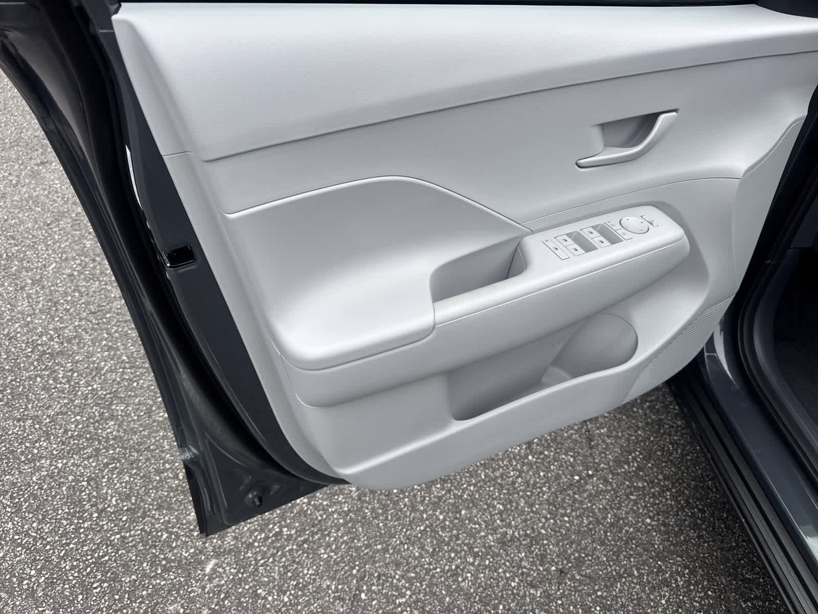 New 2026 Hyundai Kona SE image 8