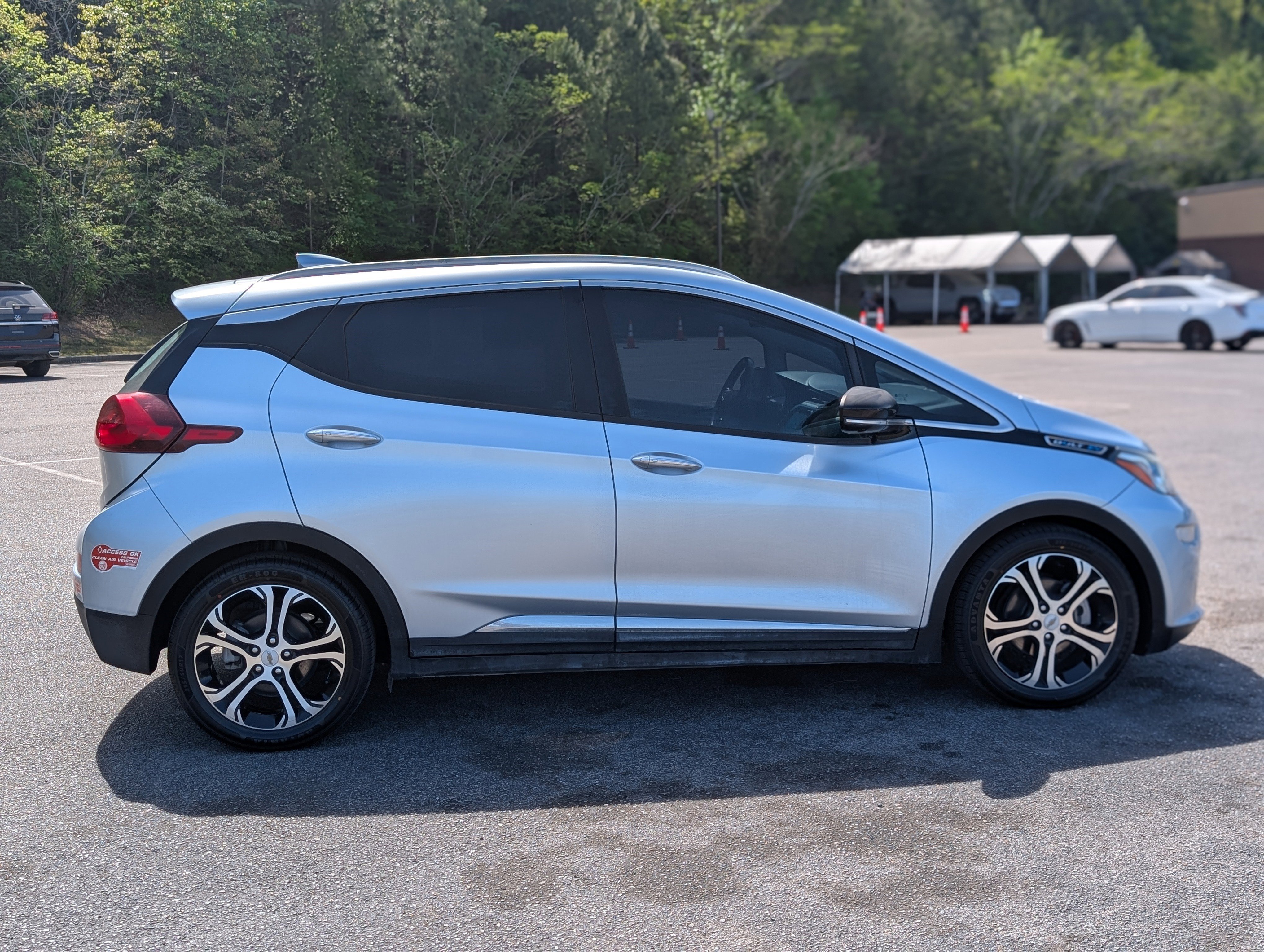 Used 2017 Chevrolet Bolt Premier w/ Driver Confidence II Package image 10