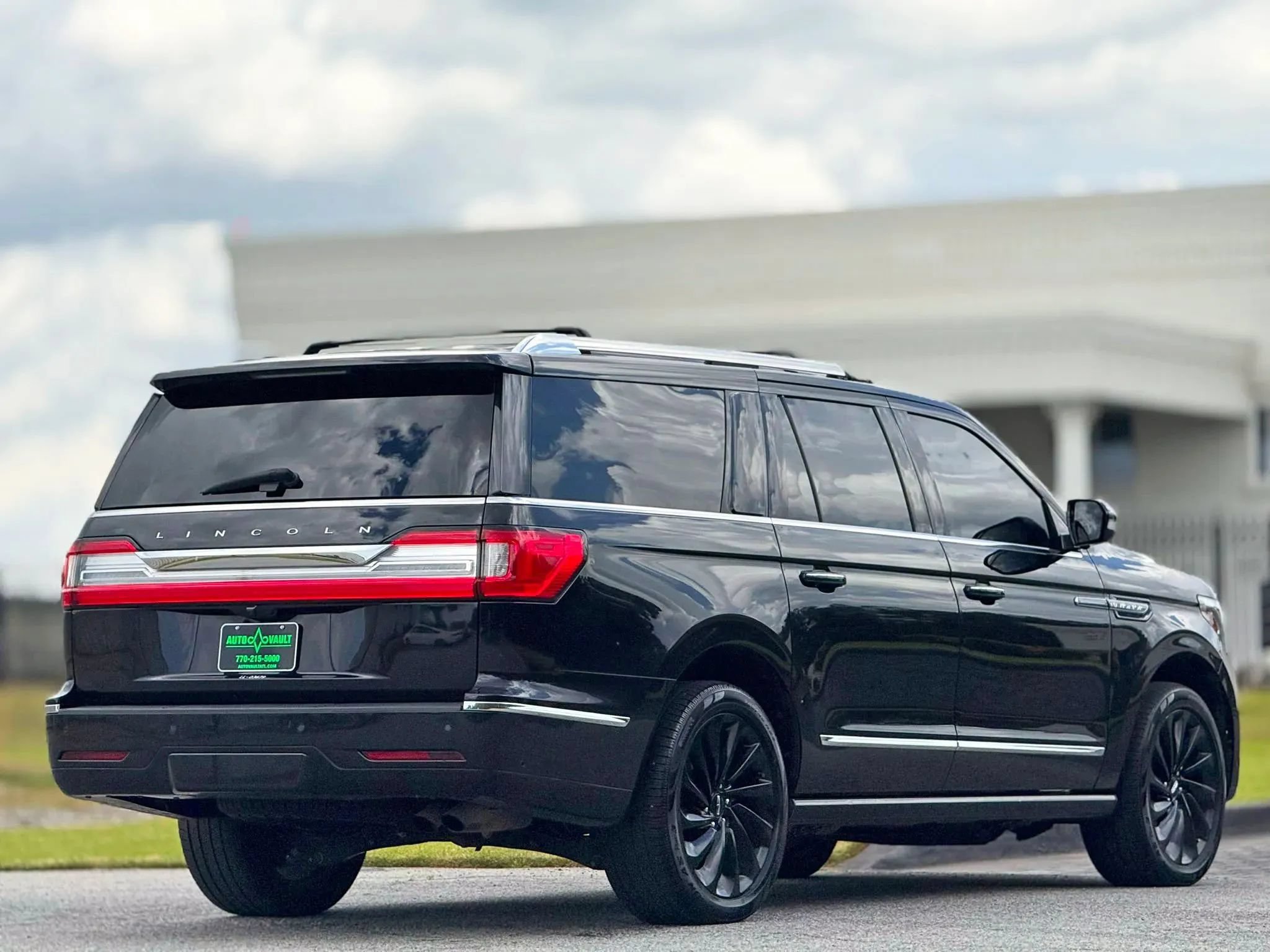 Used 2021 Lincoln Navigator L Reserve AWD/4WD image 10