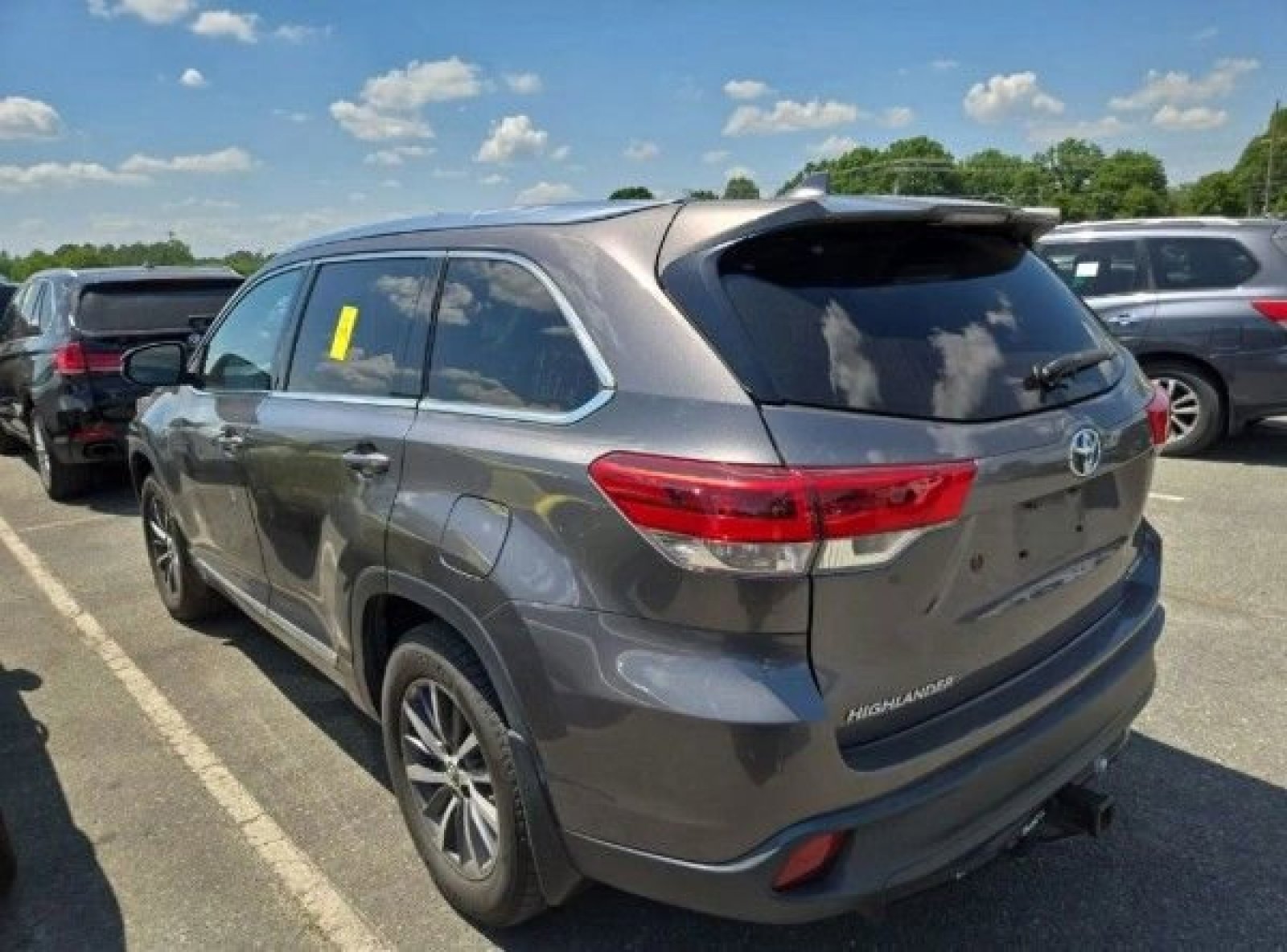 Used 2018 Toyota Highlander XLE AWD/4WD image 9