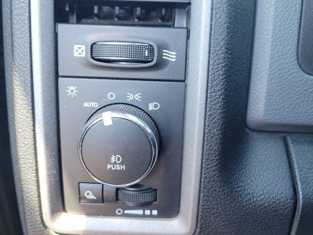 Used 2015 RAM 1500 Express image 33