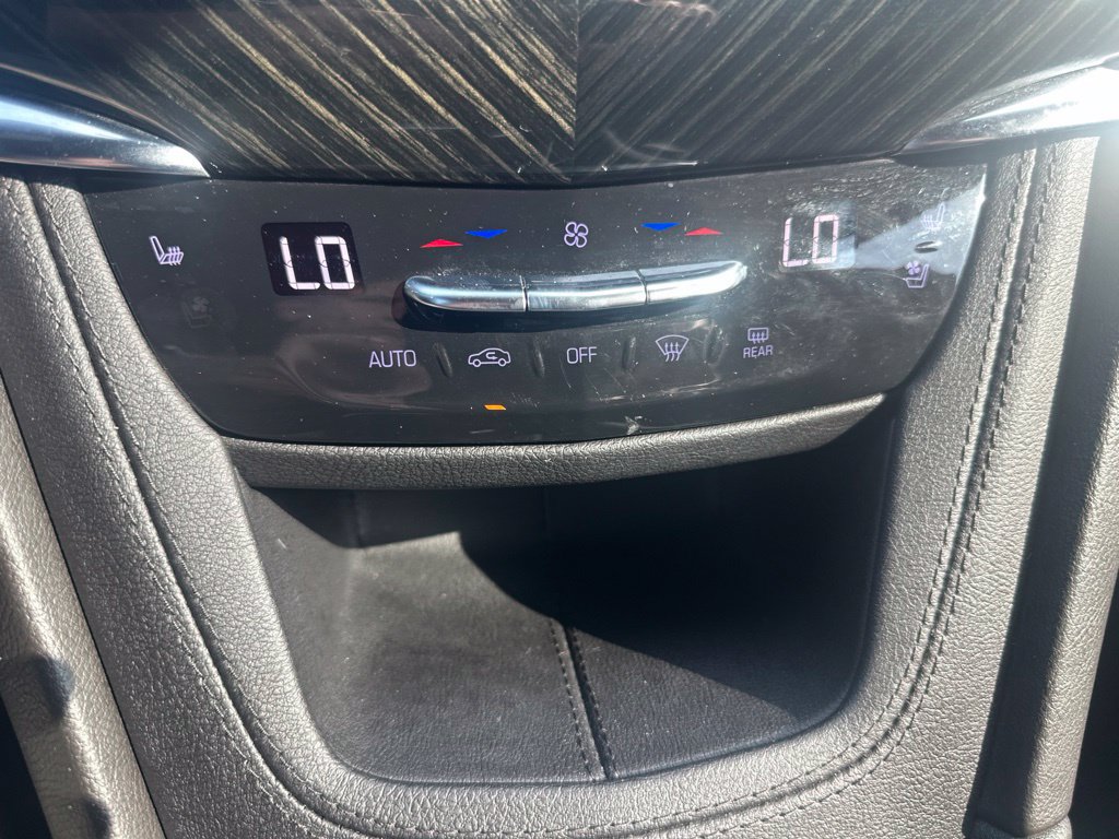Used 2022 Cadillac XT6 Premium Luxury w/ Technology Package FWD image 17