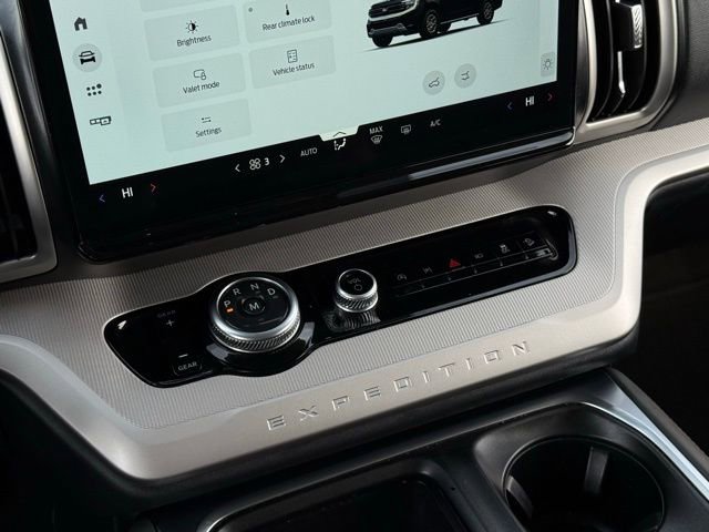 Used 2025 Ford Expedition Active image 28