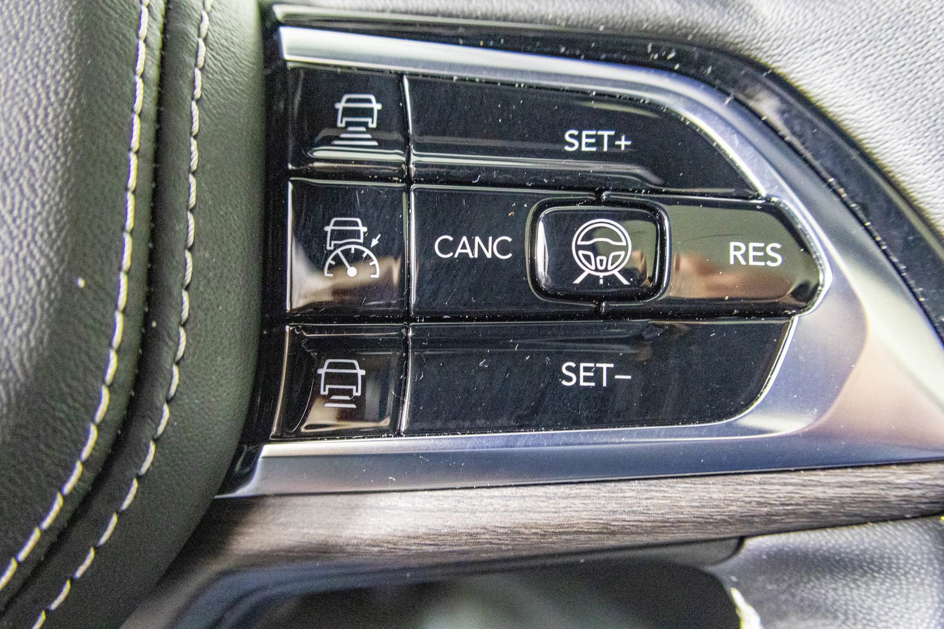 Used 2023 Jeep Grand Cherokee Overland w/ Adv Protech Group III image 31