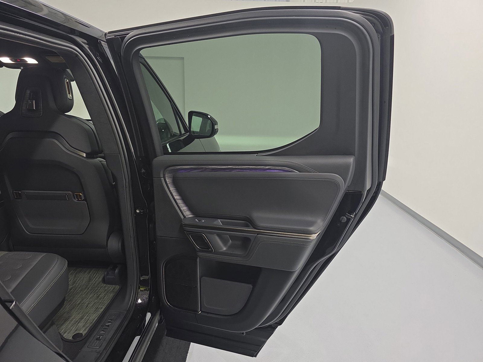 Used 2022 Rivian R1T Adventure image 19