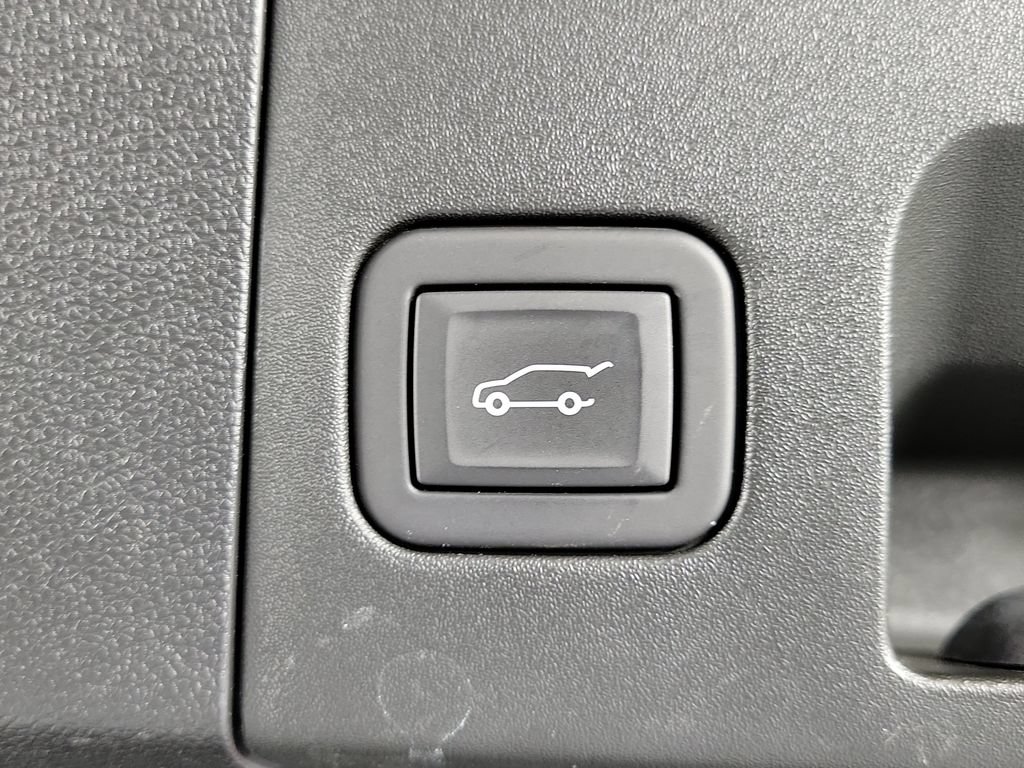 Certified 2024 Cadillac XT4 Sport FWD image 9