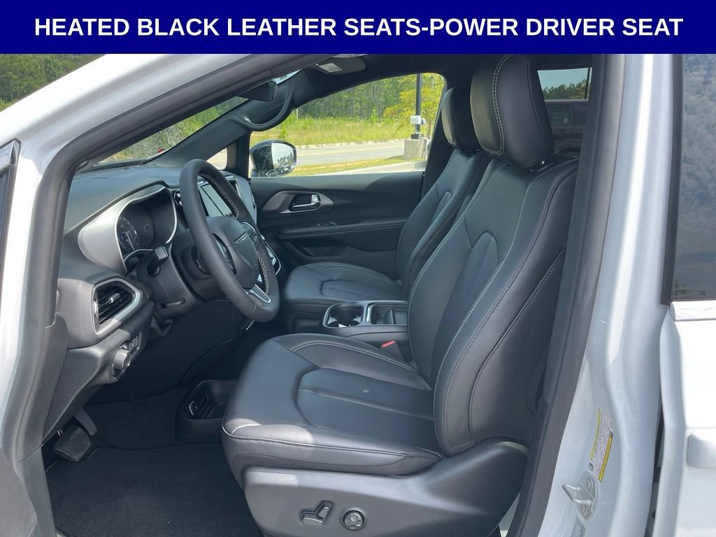 New 2027 Chrysler Pacifica LX FWD image 3