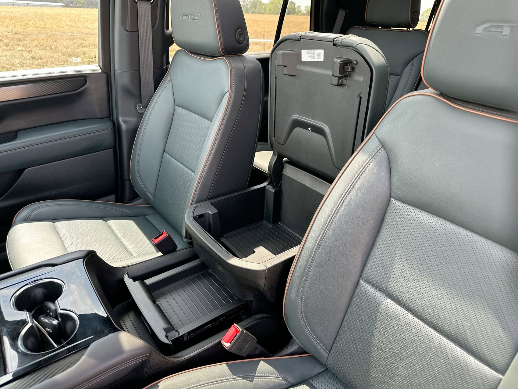 Used 2025 GMC Yukon AT4 w/ AT4 Premium Package AWD/4WD image 21