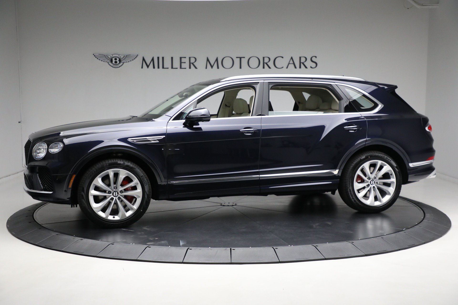 Used 2024 Bentley Bentayga Extended Wheelbase AWD/4WD image 3