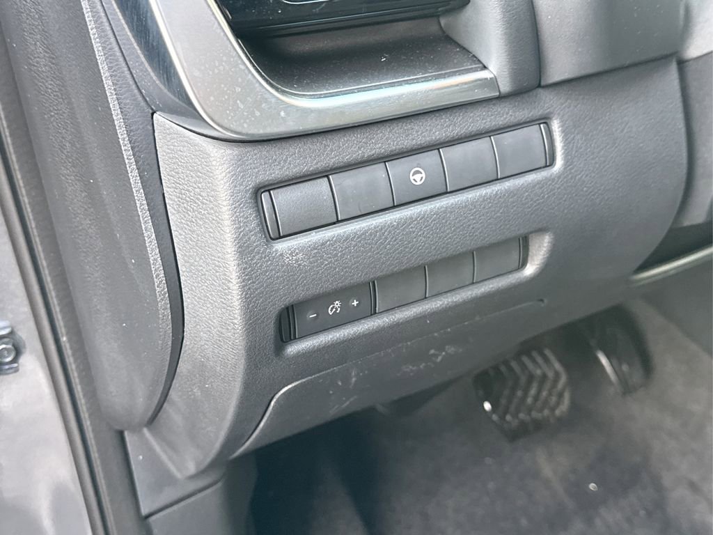 Used 2023 Nissan Rogue SV image 31